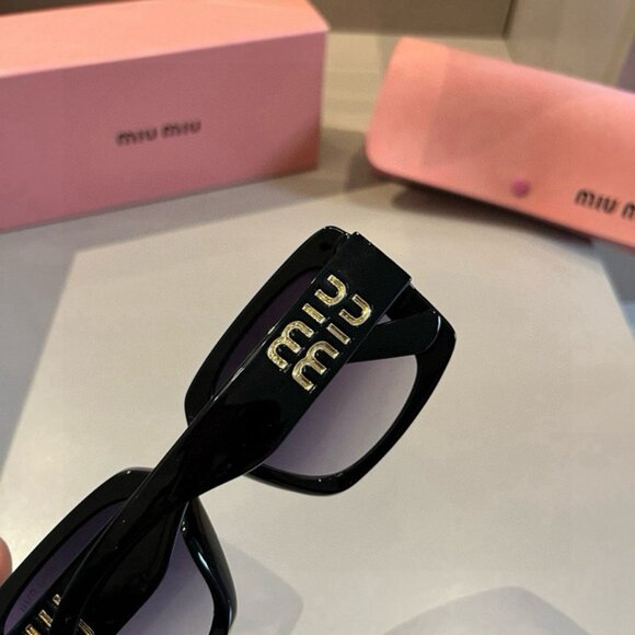Miu Miu Women\'s Black Square Sunglasses